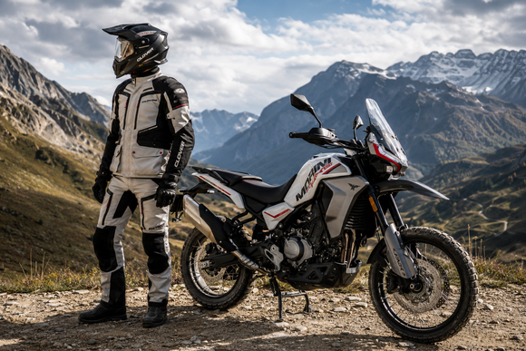 Equipamiento motorista Clover aventura: ropa técnica para viajar en moto